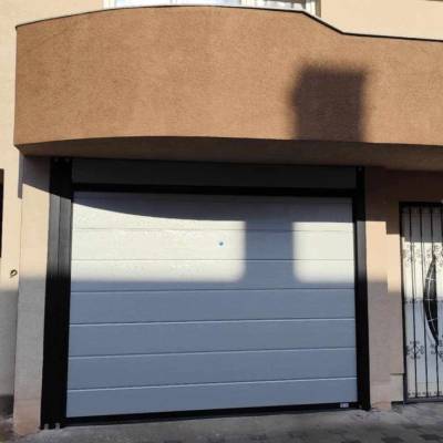 Сегментни гаражни врати за семеен дом – реализиран проект / Segmentni garazni vrati za semeen dom – realiziran proekt