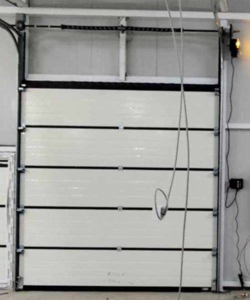 Сегментни врати за домови и деловни објекти / Segmentni vrati za domovi i delovni objekti